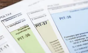 Formularze PIT-36, PIT-37 i PIT-38. Czy ZUS rozlicza PIT emeryta? To pytanie nurtuje wielu seniorów.