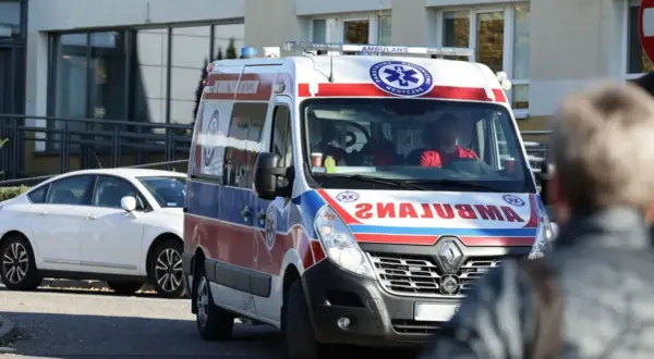 Kiedy wezwać pogotowie dla seniora? Objawy, których nie wolno ignorować