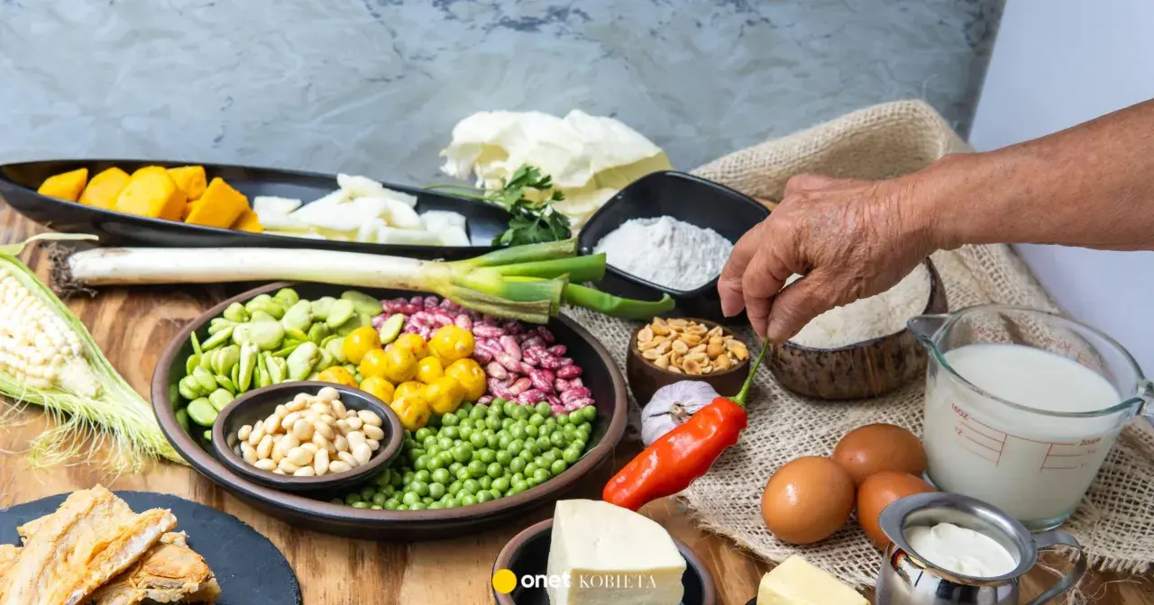 Różnorodne produkty spożywcze: fasola, groch, kukurydza, jajka, mleko, ryż, orzeszki ziemne, dynia, papryka, czosnek, ser, masło, ryba. Pomocne w ustaleniu, ile białka dziennie.